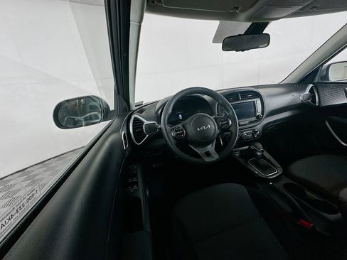 Used 2025 Kia Soul LX w/ LX Technology Package image 18