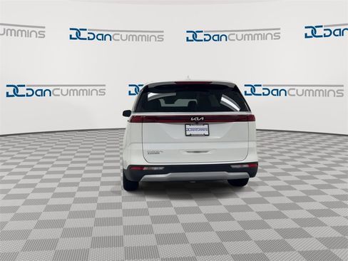 Used 2024 Kia Carnival LX image 7
