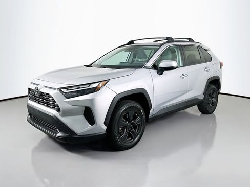 Used 2022 Toyota RAV4 XLE image 1