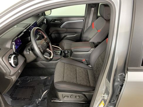 Used 2024 Chevrolet Colorado Z71 w/ Z71 Convenience Package 2 image 28