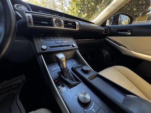 Used 2016 Lexus IS 300 AWD image 18