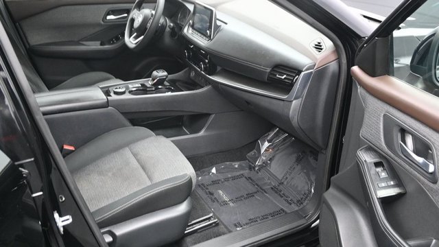 Used 2021 Nissan Rogue SV AWD/4WD image 14