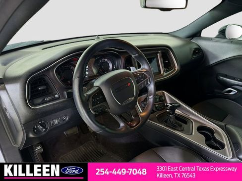 Used 2019 Dodge Challenger R/T w/ Driver Convenience Group RWD image 10