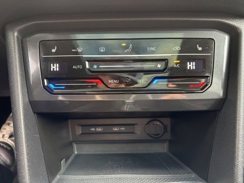 Used 2022 Volkswagen Tiguan SE image 14