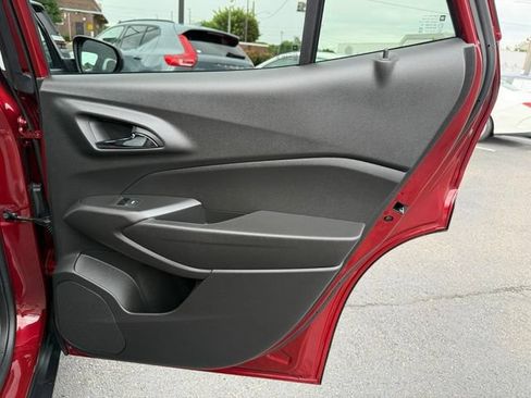 Used 2025 Chevrolet Trax RS w/ Sunroof Package FWD image 10