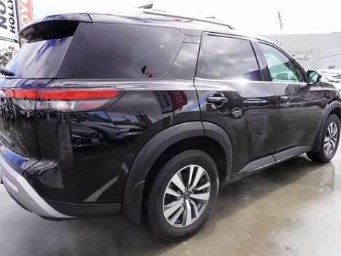 Used 2022 Nissan Pathfinder SL w/ SL Black Package image 6
