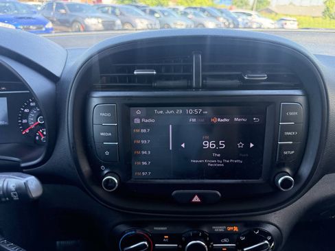 Used 2022 Kia Soul LX w/ Technology Package FWD image 23