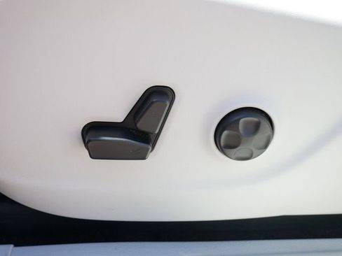 Used 2019 Jeep Cherokee Limited AWD/4WD image 15