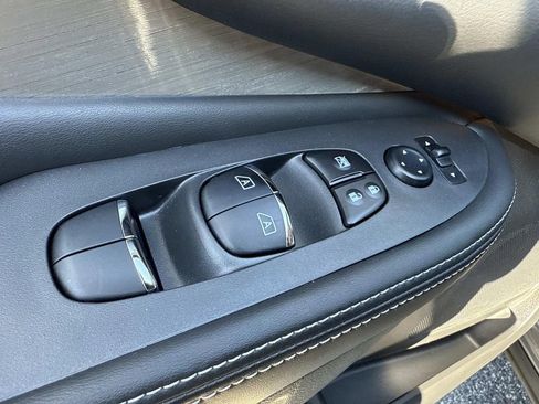 Used 2017 Nissan Murano Platinum w/ Platinum Technology Package image 22