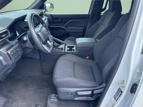 Used 2025 Toyota 4Runner SR5 AWD/4WD image 6