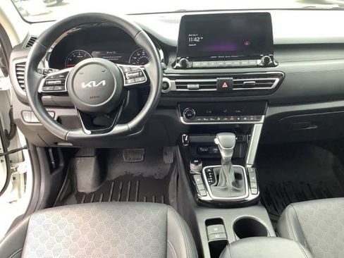 Used 2023 Kia Seltos SX w/ SX Sunroof Package AWD/4WD image 9