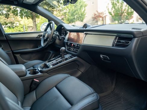 Certified 2026 Porsche Macan AWD/4WD image 26
