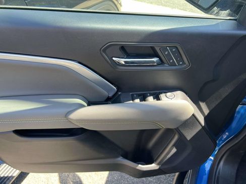 Used 2023 Chevrolet Colorado ZR2 w/ ZR2 Convenience Package III AWD/4WD image 17