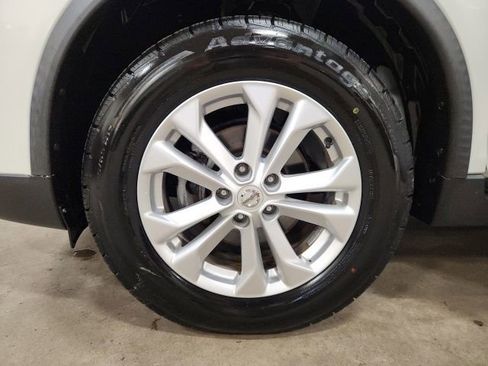 Used 2016 Nissan Rogue SV AWD/4WD image 11