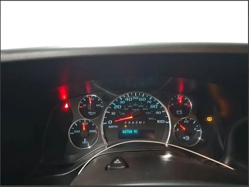 Used 2020 Chevrolet Express 2500 w/ Driver Convenience Package RWD image 4