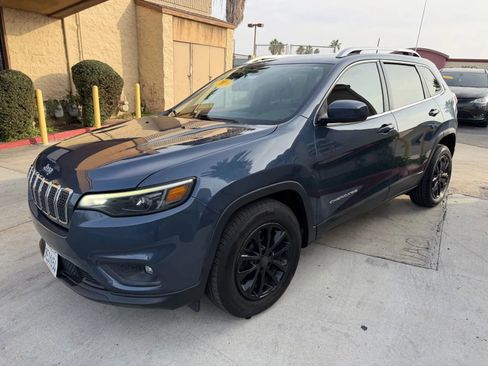 Used 2019 Jeep Cherokee Latitude Plus w/ Comfort/Convenience Group image 3