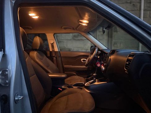 Used 2015 Kia Soul + image 23