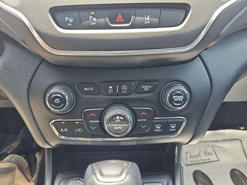 Used 2023 Jeep Cherokee Altitude Lux AWD/4WD image 24