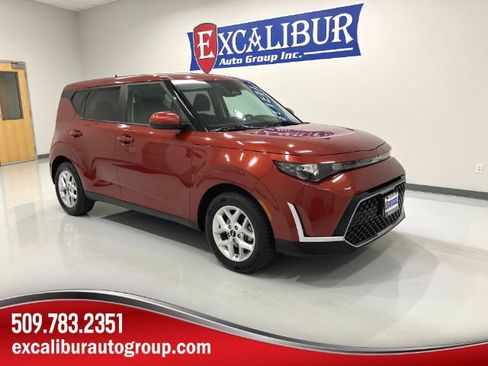 Used 2023 Kia Soul S FWD image 1