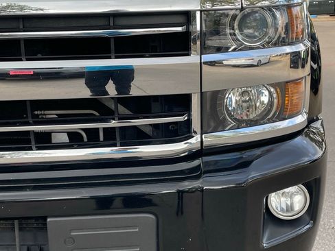 Used 2018 Chevrolet Silverado 2500 High Country image 8