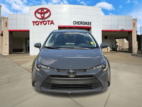 Used 2024 Toyota Corolla LE FWD image 2