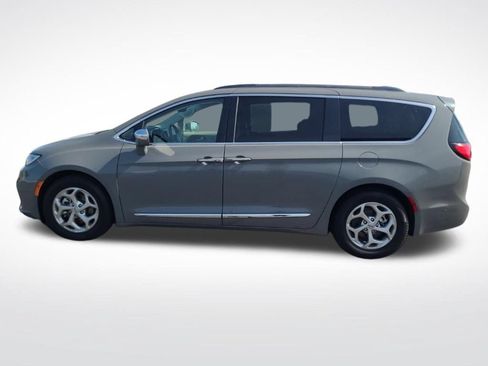 Used 2022 Chrysler Pacifica Limited FWD image 6