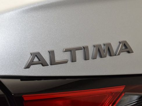 Used 2025 Nissan Altima 2.5 SR FWD image 9