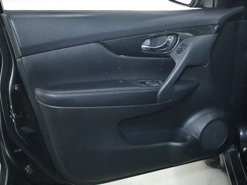 Used 2016 Nissan Rogue SL w/ SL Premium Package image 16