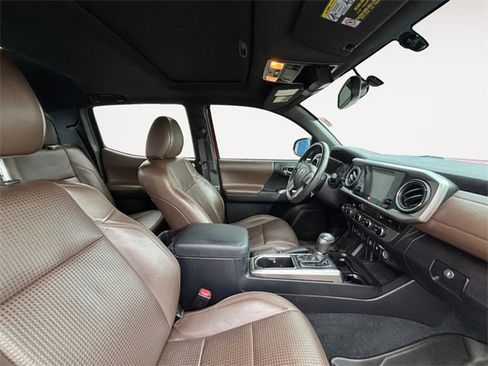 Used 2017 Toyota Tacoma Limited image 14