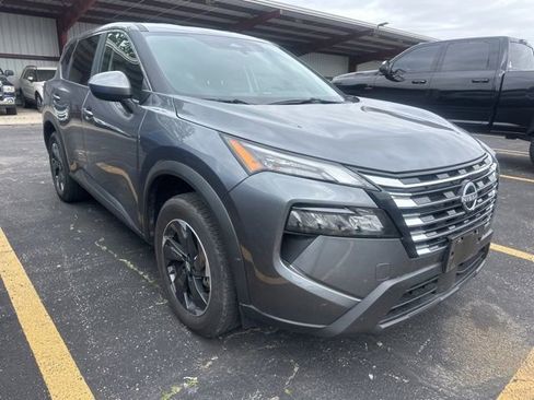 Used 2025 Nissan Rogue SV AWD/4WD image 2