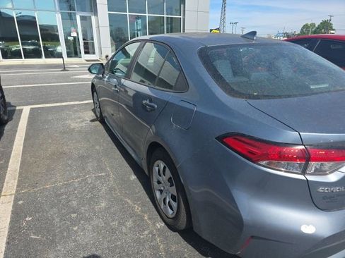 Used 2021 Toyota Corolla LE image 5