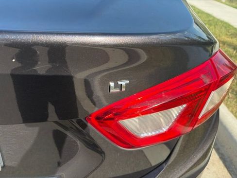 Used 2017 Chevrolet Cruze LT FWD image 5