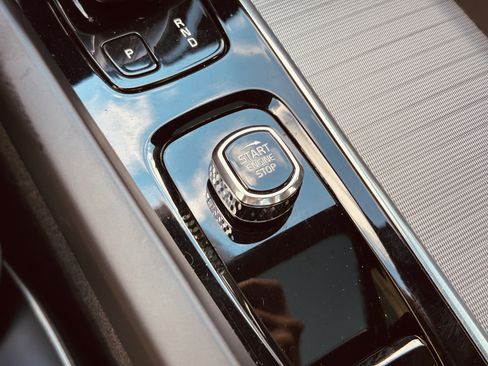 Used 2022 Volvo XC60 B6 R-Design w/ Advanced Package image 16