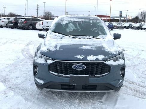 Used 2023 Ford Escape Platinum image 2