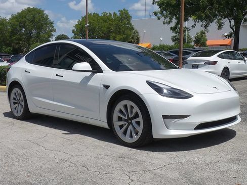 Used 2023 Tesla Model 3 Standard Range RWD image 2