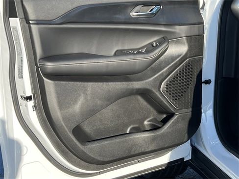 New 2025 Jeep Grand Cherokee Altitude image 13