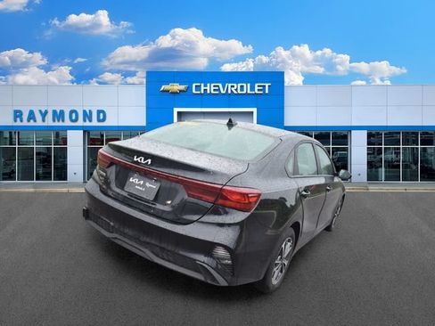 Certified 2023 Kia Forte LXS FWD image 3