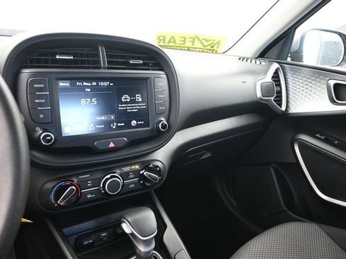 Used 2025 Kia Soul LX w/ LX Technology Package FWD image 18