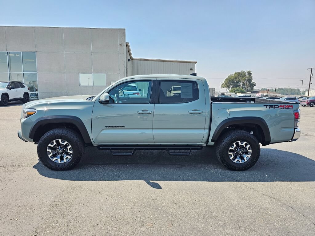 Used 2023 Toyota Tacoma TRD Off-Road w/ Black Out Package (TMS) AWD/4WD image 3