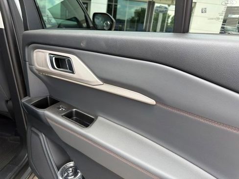 Used 2026 Ford Explorer Active RWD image 28