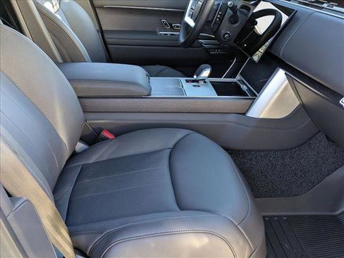 New 2025 Land Rover Range Rover SE image 18