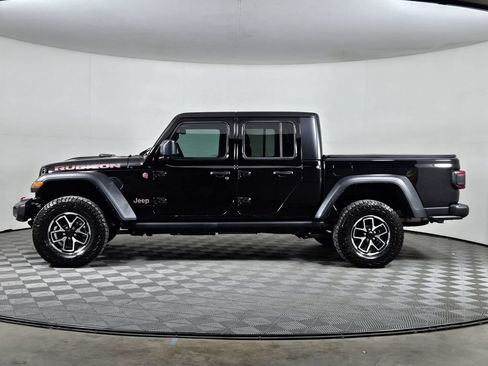 Used 2025 Jeep Gladiator Rubicon w/ Convenience Group AWD/4WD image 3