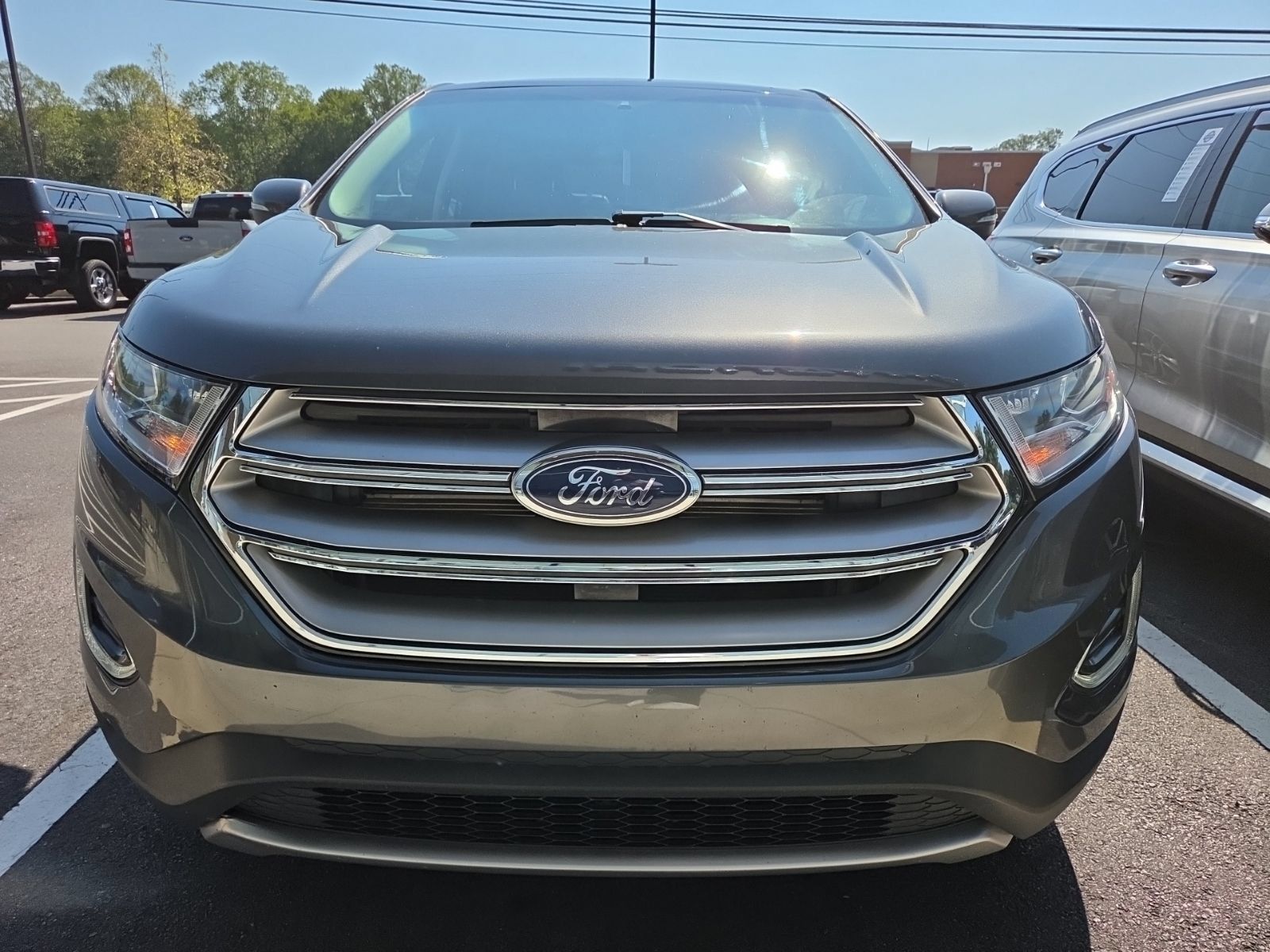 Used 2018 Ford Edge Titanium w/ Technology Package FWD image 2