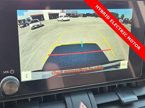 Used 2025 Toyota RAV4 XLE AWD/4WD image 18