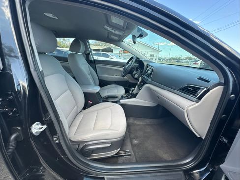 Used 2018 Hyundai Elantra SE FWD image 21
