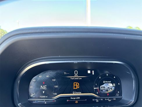 Used 2022 GMC Yukon XL SLT w/ SLT Premium Package image 17