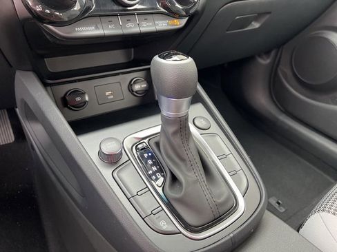 Used 2023 Hyundai Kona SE image 11