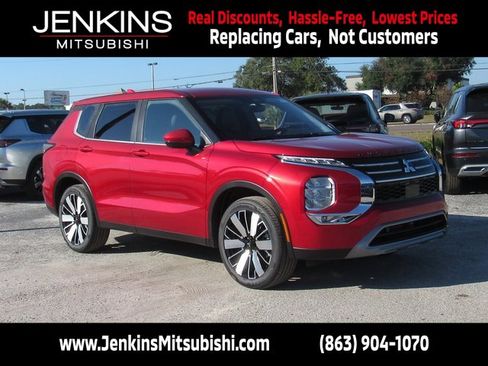 New 2025 Mitsubishi Outlander SE image 1