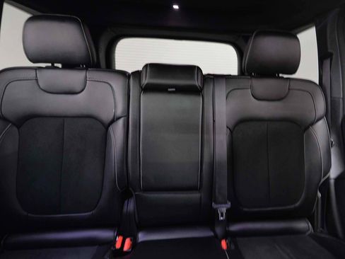 Used 2025 Jeep Grand Cherokee Altitude image 9