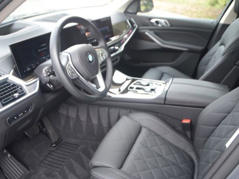 Used 2025 BMW X7 xDrive40i AWD/4WD image 2